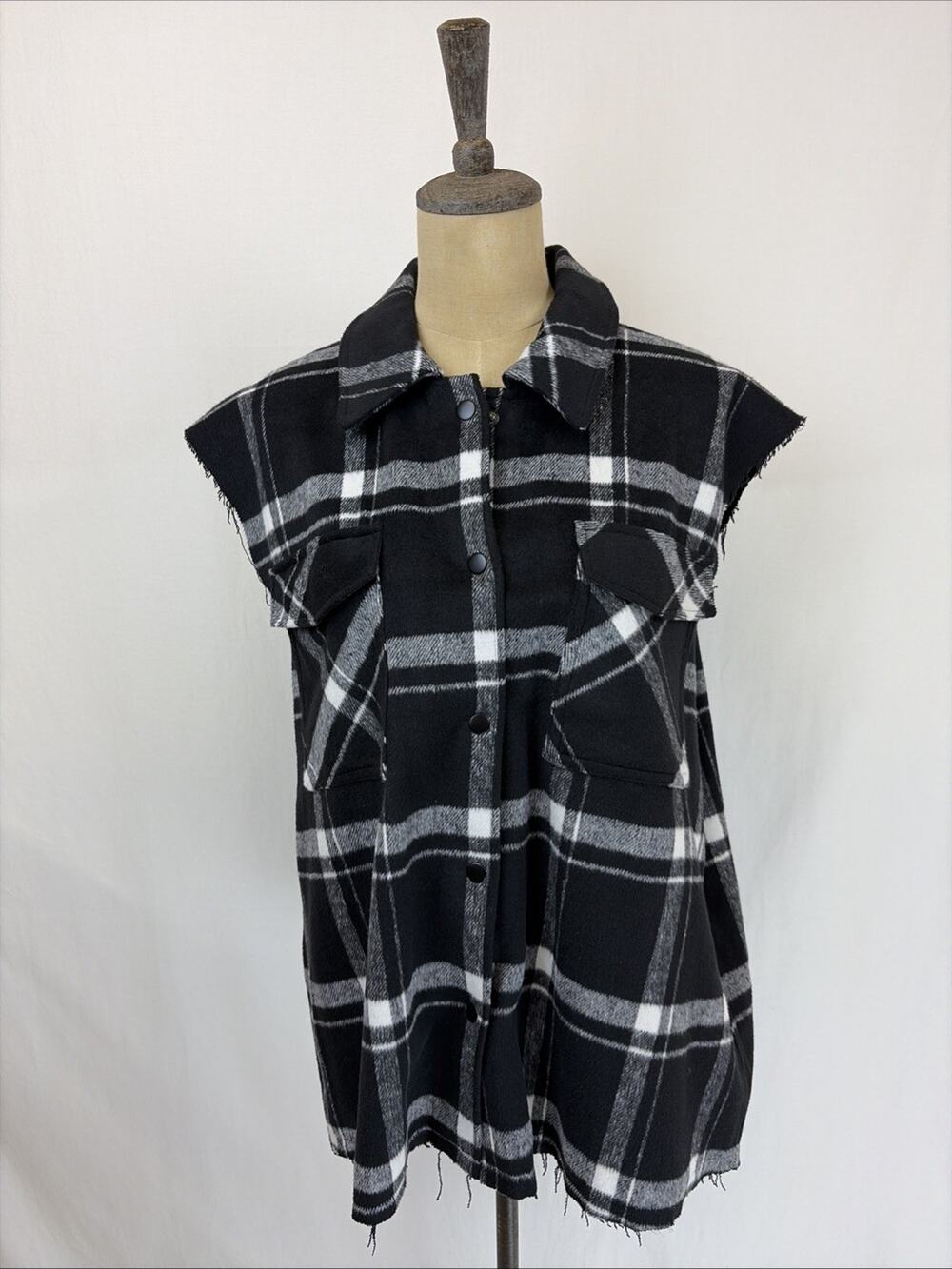 Oat NY Black White Plaid Wool Blend Snap Up Vest Womens Large #0626